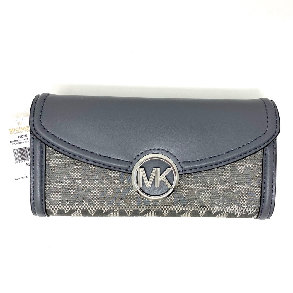 Last one🌸 NWT Michael Kors Large Wallet